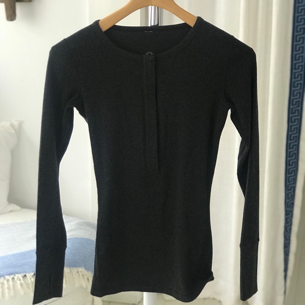 Women’s Lululemon heather grey henley top